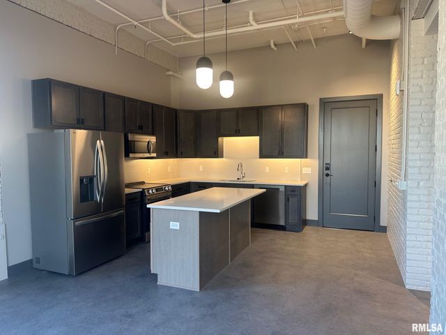 1001 SW Adams St Unit 101, Peoria, IL 61602