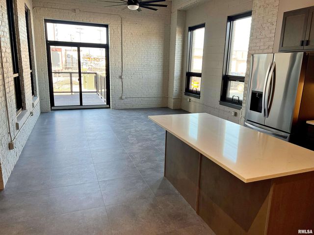 1001 SW Adams St Unit 101, Peoria, IL 61602