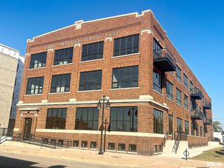 1001 SW Adams St Unit 101, Peoria, IL 61602