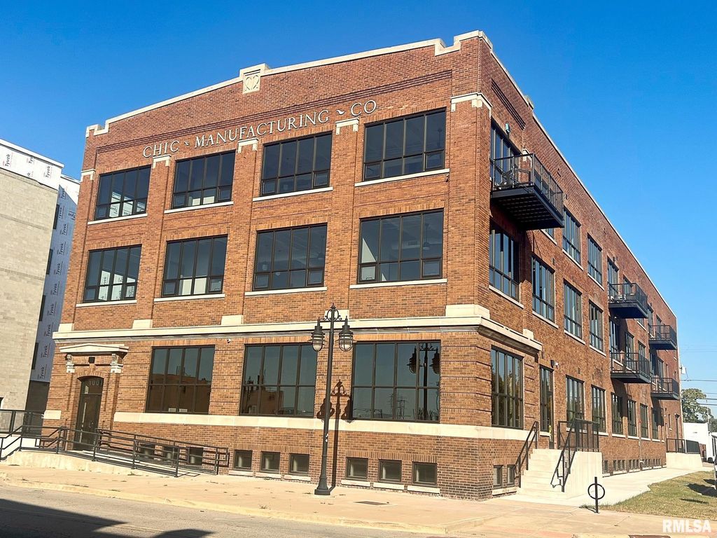 1001 SW Adams St Unit 101, Peoria, IL 61602