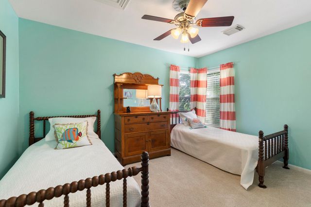 6 Tethered Vine Place, The Woodlands, TX 77382