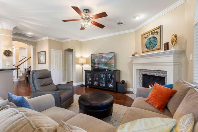 6 Tethered Vine Place, The Woodlands, TX 77382