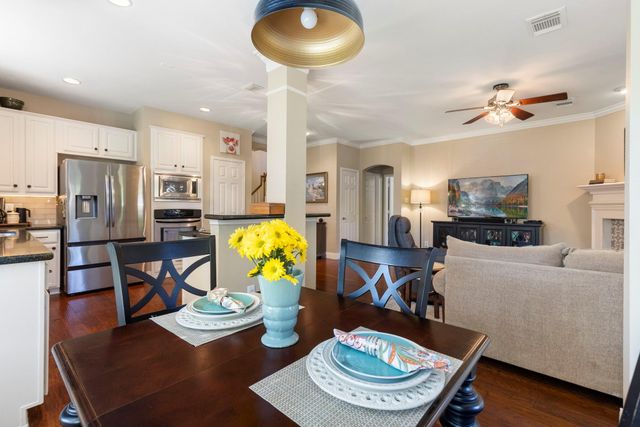 6 Tethered Vine Place, The Woodlands, TX 77382