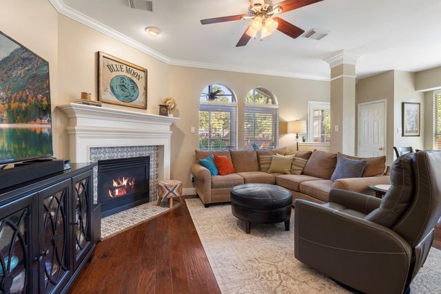 6 Tethered Vine Place, The Woodlands, TX 77382