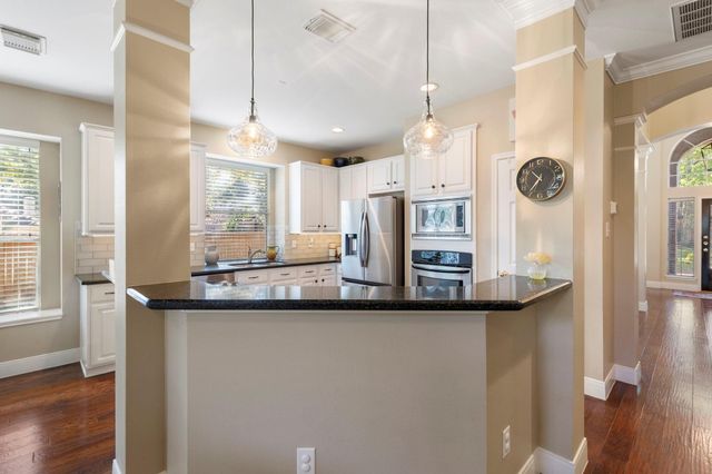 6 Tethered Vine Place, The Woodlands, TX 77382