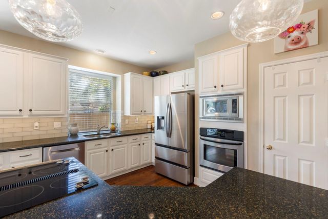 6 Tethered Vine Place, The Woodlands, TX 77382
