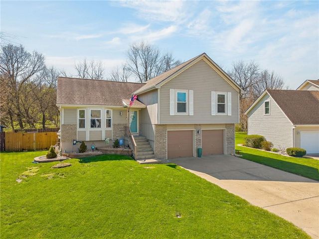 4412 NW PENNINGTON Lane, Blue Springs, MO 64015
