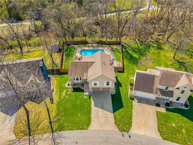 4412 NW PENNINGTON Lane, Blue Springs, MO 64015