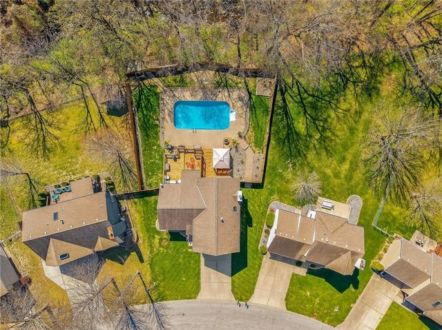 4412 NW PENNINGTON Lane, Blue Springs, MO 64015