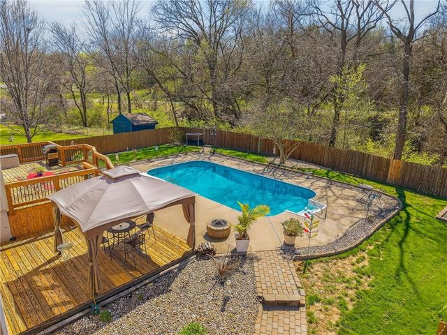 4412 NW PENNINGTON Lane, Blue Springs, MO 64015