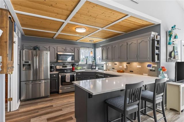4412 NW PENNINGTON Lane, Blue Springs, MO 64015