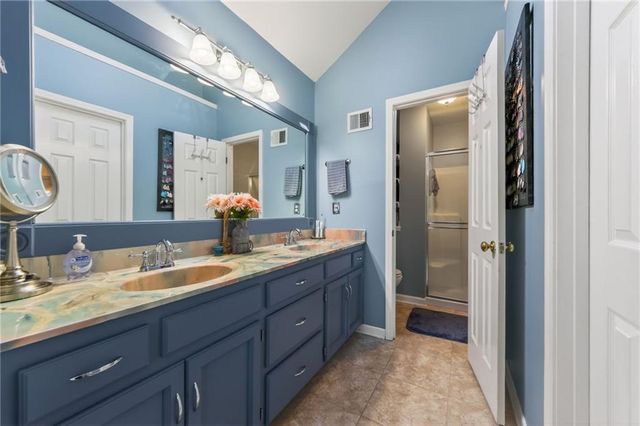 4412 NW PENNINGTON Lane, Blue Springs, MO 64015