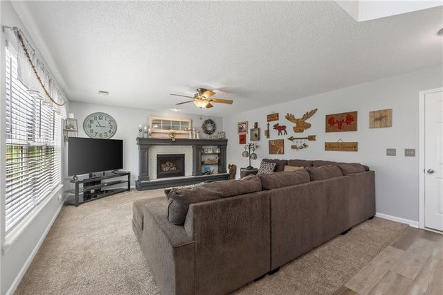 4412 NW PENNINGTON Lane, Blue Springs, MO 64015