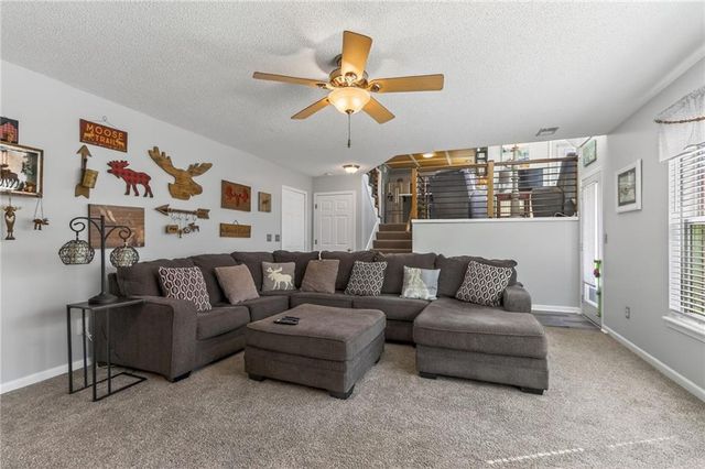 4412 NW PENNINGTON Lane, Blue Springs, MO 64015