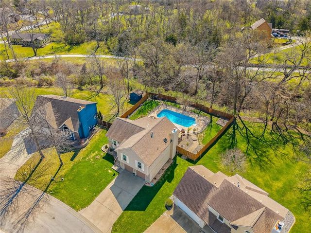 4412 NW PENNINGTON Lane, Blue Springs, MO 64015
