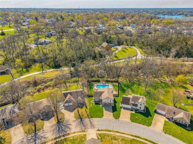 4412 NW PENNINGTON Lane, Blue Springs, MO 64015