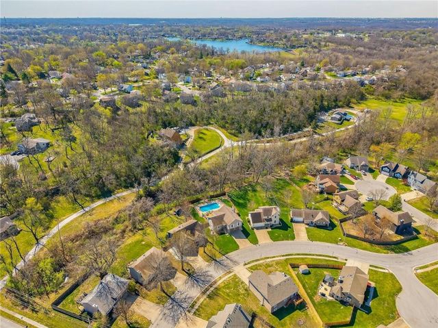 4412 NW PENNINGTON Lane, Blue Springs, MO 64015