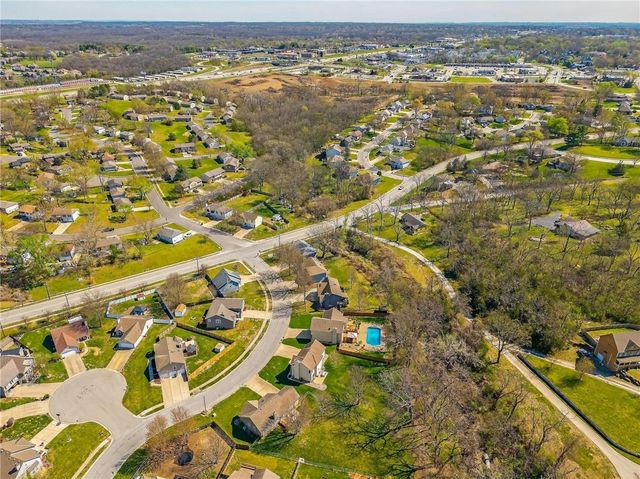 4412 NW PENNINGTON Lane, Blue Springs, MO 64015