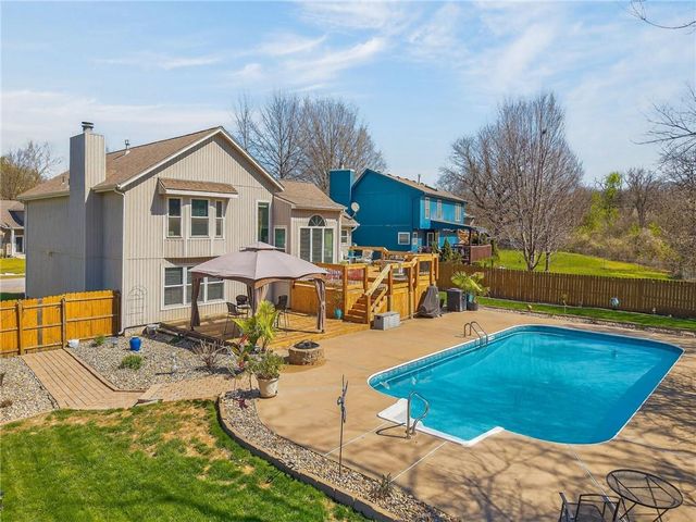 4412 NW PENNINGTON Lane, Blue Springs, MO 64015