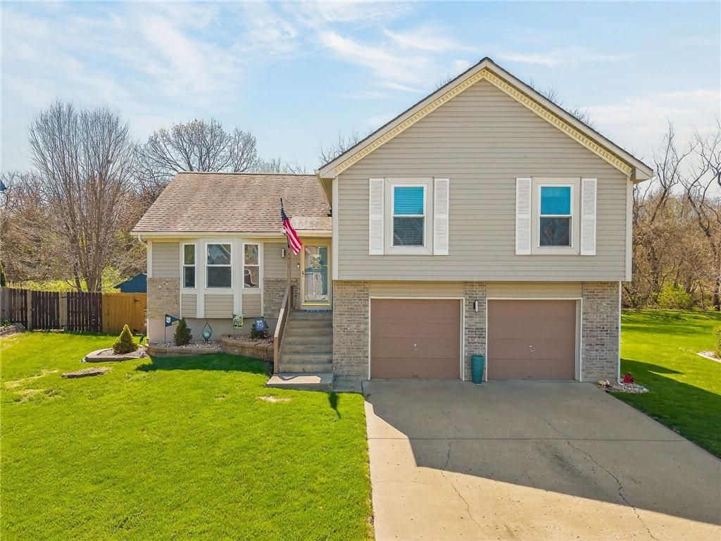 4412 NW PENNINGTON Lane, Blue Springs, MO 64015