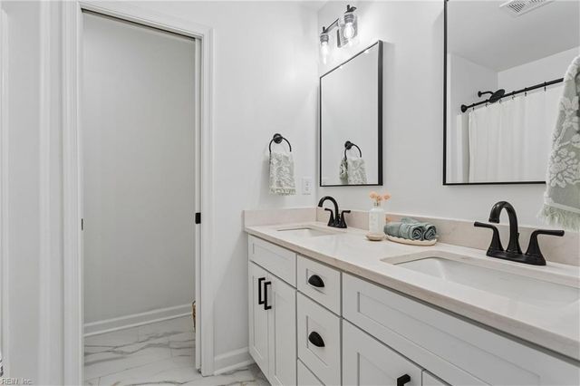 1 Dove Point TRL, Poquoson, VA 23662