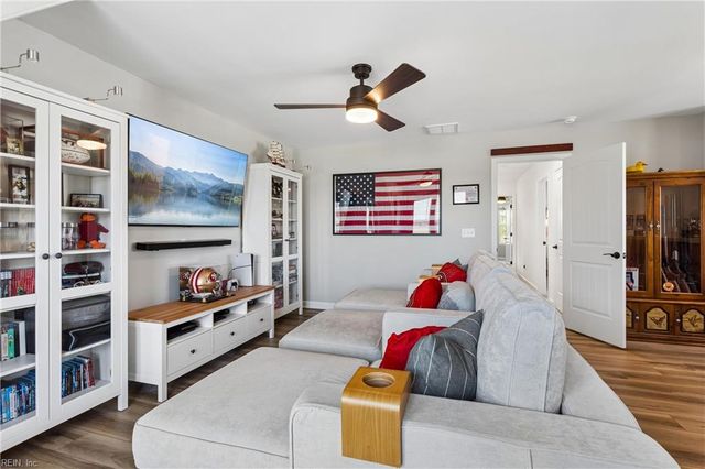 1 Dove Point TRL, Poquoson, VA 23662