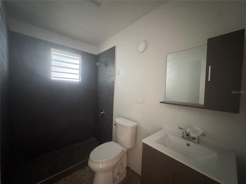 Image 14 of property listing at 5 CALLE 5 E 15, Corozal, PR 00783
