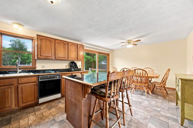 10 Mountianview Street, Wilbraham, MA 01095