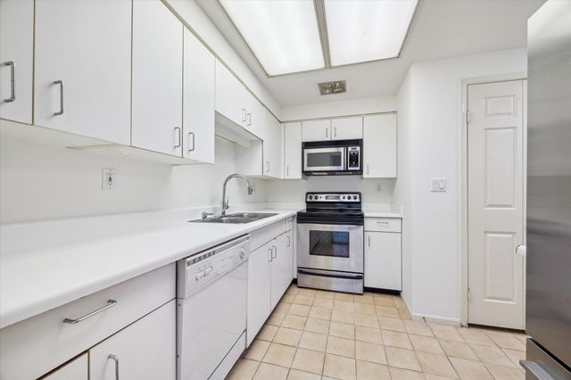 2001 Holcombe Boulevard 504, Houston, TX 77030