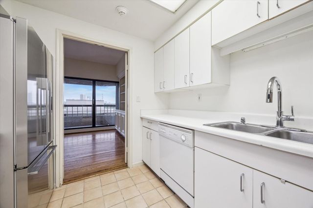 2001 Holcombe Boulevard 504, Houston, TX 77030