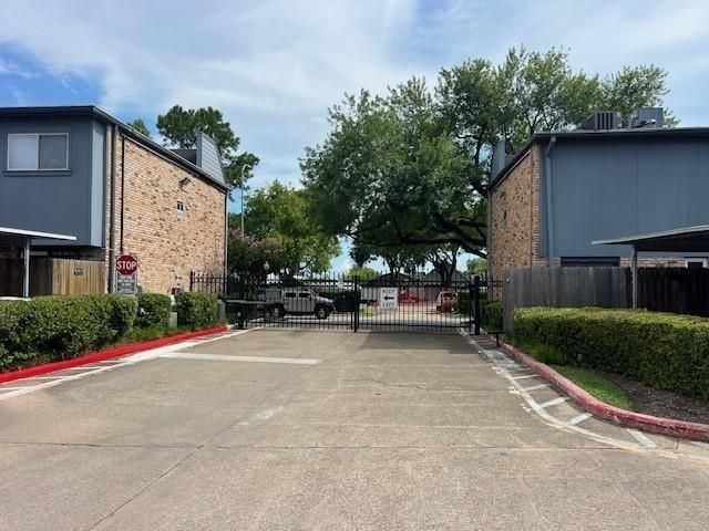 6202 Skyline Drive 7, Houston, TX 77057