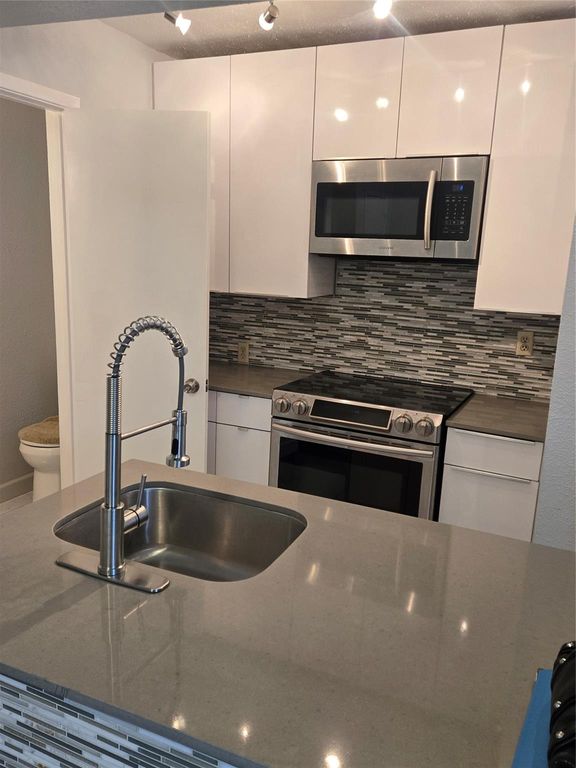 6202 Skyline Drive 7, Houston, TX 77057