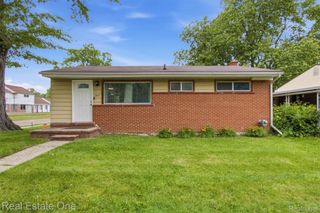 340 W Hopkins Avenue, Pontiac, MI 48340