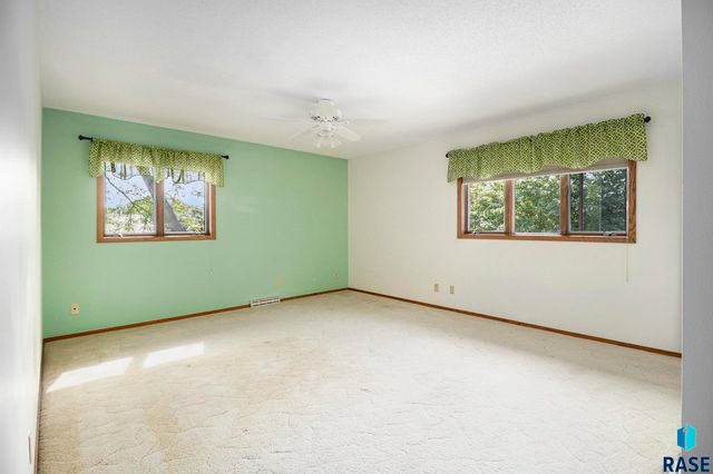 912 Jennifer St Street, Madison, SD 57042