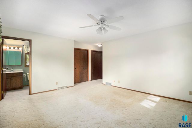 912 Jennifer St Street, Madison, SD 57042