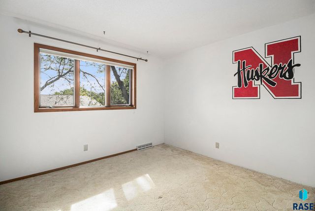 912 Jennifer St Street, Madison, SD 57042