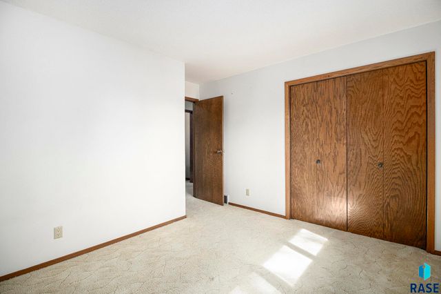 912 Jennifer St Street, Madison, SD 57042