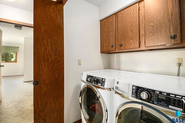 912 Jennifer St Street, Madison, SD 57042