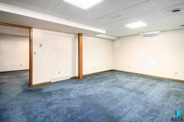 912 Jennifer St Street, Madison, SD 57042