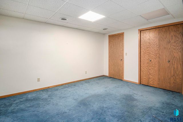 912 Jennifer St Street, Madison, SD 57042