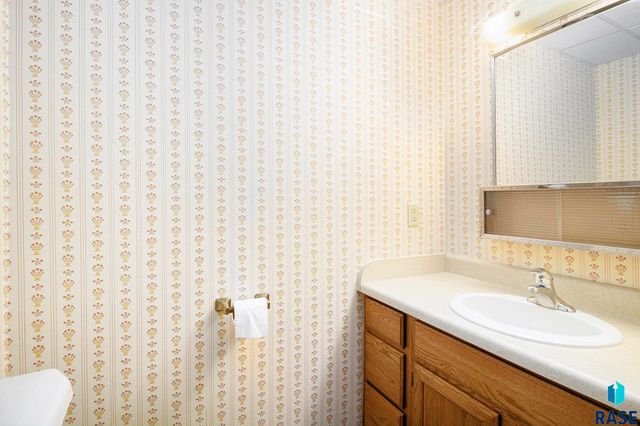 912 Jennifer St Street, Madison, SD 57042