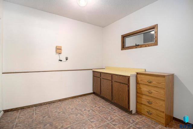 912 Jennifer St Street, Madison, SD 57042