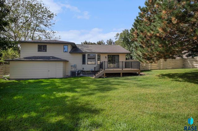 912 Jennifer St Street, Madison, SD 57042