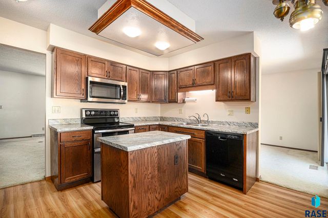 912 Jennifer St Street, Madison, SD 57042