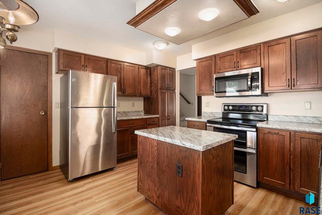 912 Jennifer St Street, Madison, SD 57042