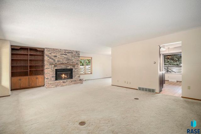 912 Jennifer St Street, Madison, SD 57042