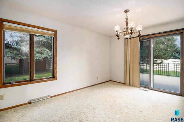 912 Jennifer St Street, Madison, SD 57042