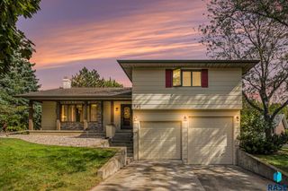 912 Jennifer St Street, Madison, SD 57042