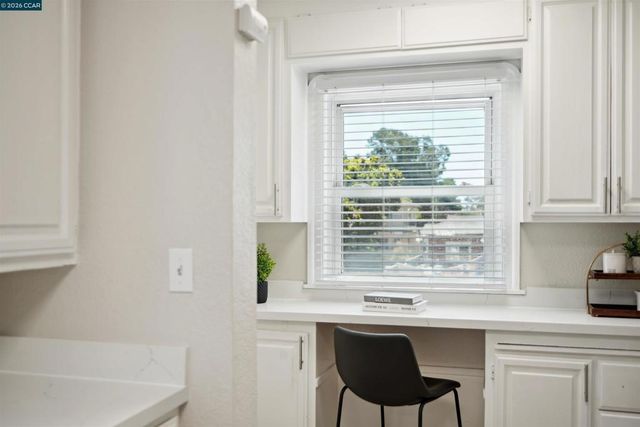 7700 7700 Garfield Ave., Oakland, CA 94605