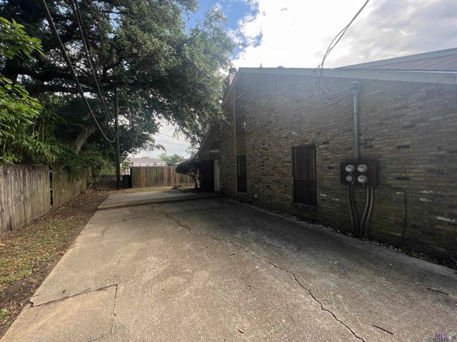 406 Longwood Ct, Baton Rouge, LA 70806